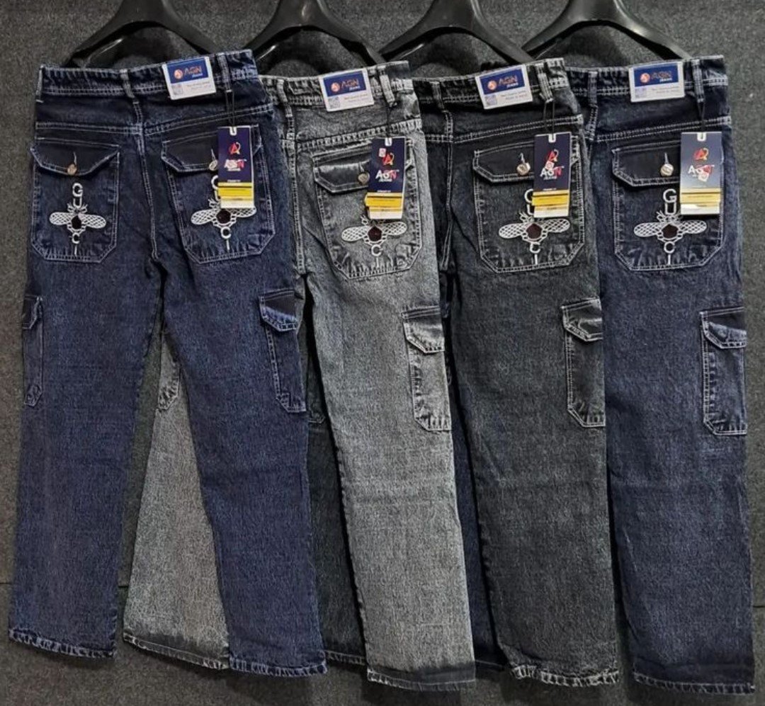 Cargo-Style Denim Jeans – Rugged Look, Comfortable Fit